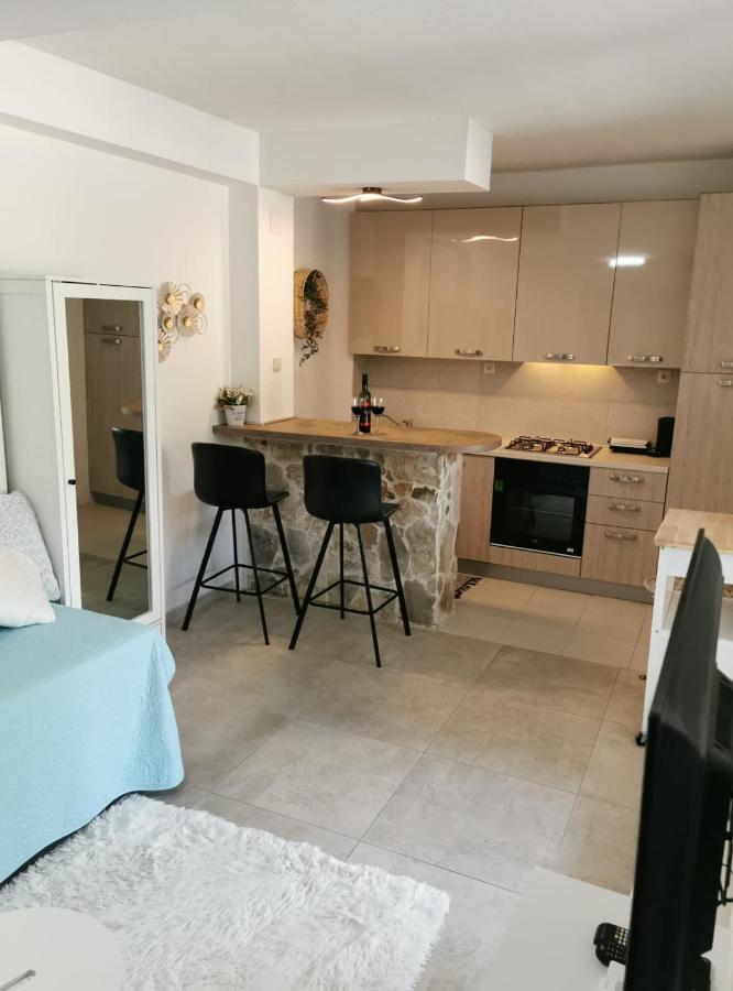 Near Beach Studio Kaštela Екстериор снимка